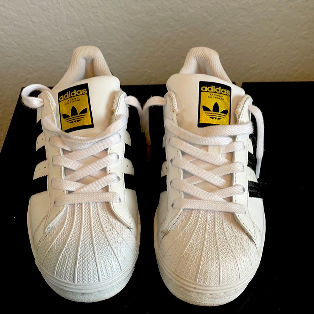White adidas superstar